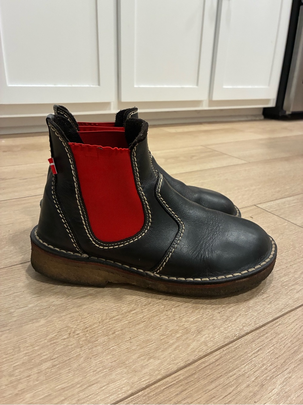 Duckfeet Women’s Roskilde Slip On Chelsea Boot Slate Red Size 38/7.5-8 US